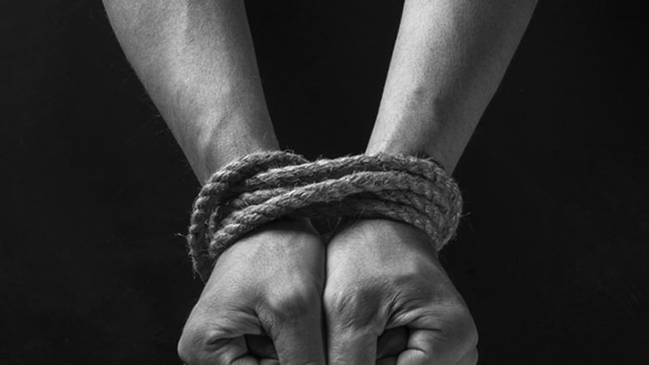 షాద్నగర్లో కిడ్నాప్ కలకలం.. టెన్త్ విద్యార్థిని ఎత్తుకుపోయిన దుండగులు షాద్నగర్లో కిడ్నాప్ కలకలం.. టెన్త్ విద్యార్థిని ఎత్తుకుపోయిన దుండగులు