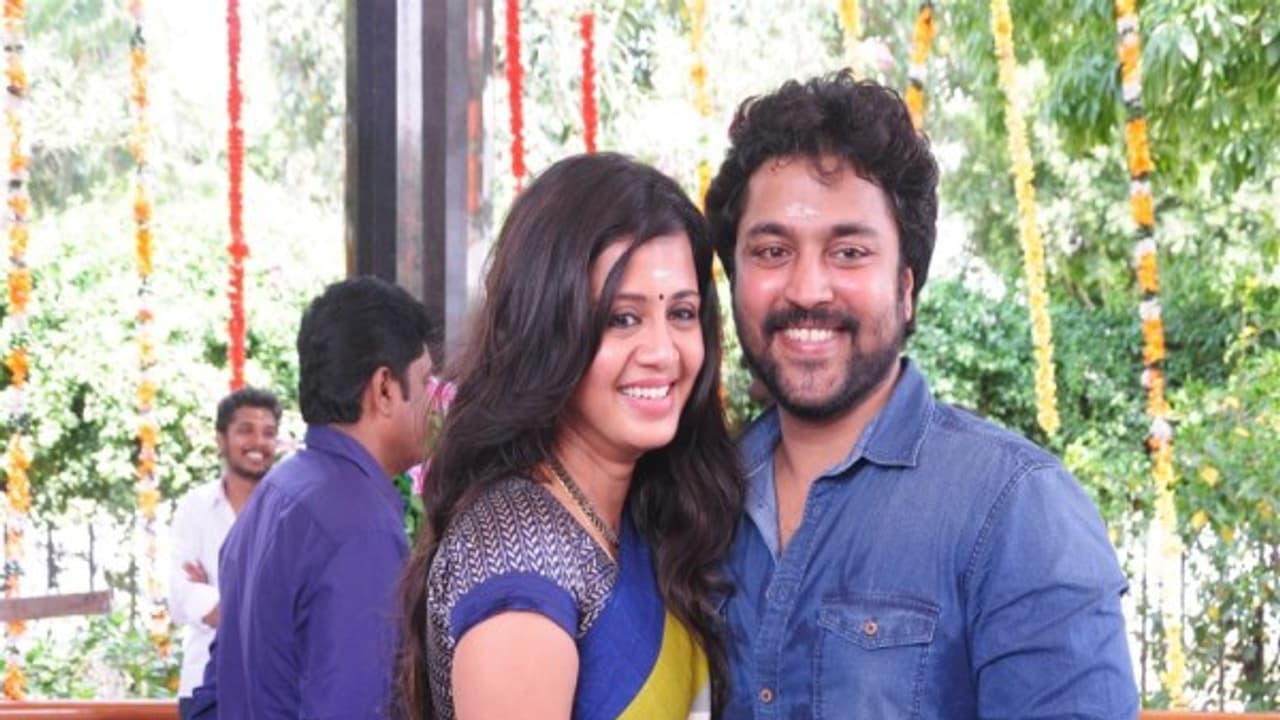 வேலையை விட்டவுடன் அஞ்சனா தலையில் விழுந்த இடி... கணவர் 'கயல்' சந்திரனுக்கு வந்த சோதனை...! வேலையை விட்டவுடன் அஞ்சனா தலையில் விழுந்த இடி... கணவர் 'கயல்' சந்திரனுக்கு வந்த சோதனை...!