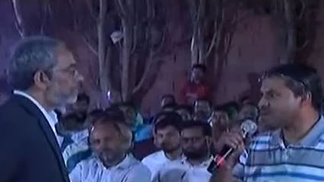 സ്വദേശിവല്ക്കരണം: പ്രവാസികളുടെ ആശങ്കയകറ്റാന് ബോധവല്ക്കരണം സ്വദേശിവല്ക്കരണം: പ്രവാസികളുടെ ആശങ്കയകറ്റാന് ബോധവല്ക്കരണം