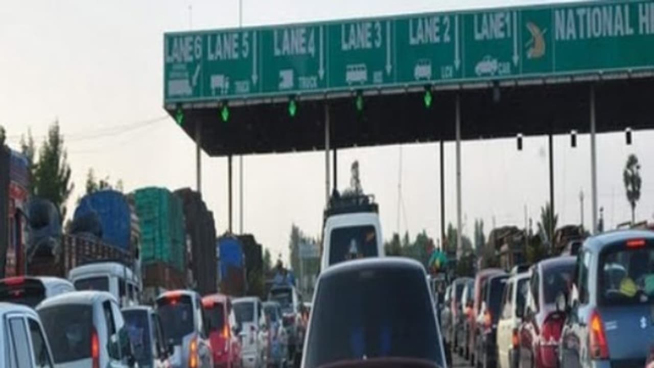 ರಾಷ್ಟ್ರೀಯ ಹೆದ್ದಾರಿಗಳಲ್ಲಿ ಮತ್ತೆ ಟೋಲ್ ಹೆಚ್ಚಳ? ರಾಷ್ಟ್ರೀಯ ಹೆದ್ದಾರಿಗಳಲ್ಲಿ ಮತ್ತೆ ಟೋಲ್ ಹೆಚ್ಚಳ?