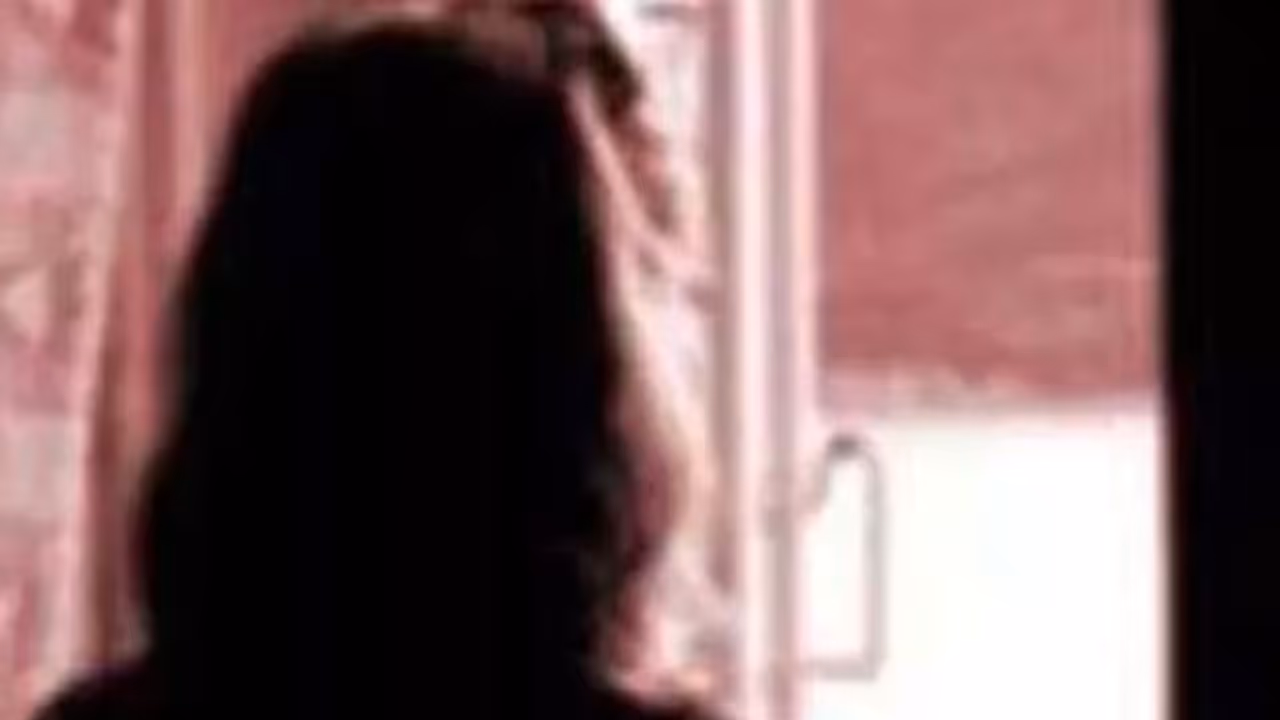 गैंगरेप के दोषियों को सजा की बजाय जज साहब भी करते हैं गंदी बात, पीएम मोदी से बोली बचा लीजिए