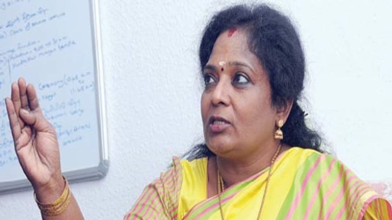 மக்கள் புத்திசாலித்தனமானவர்கள்; யாரை ஆதரிக்க வேண்டும் என்பது அவர்களுக்குத் தெரியும்! கமல் விசிட்டுக்கு தமிழிசை பதில்! மக்கள் புத்திசாலித்தனமானவர்கள்; யாரை ஆதரிக்க வேண்டும் என்பது அவர்களுக்குத் தெரியும்! கமல் விசிட்டுக்கு தமிழிசை பதில்!