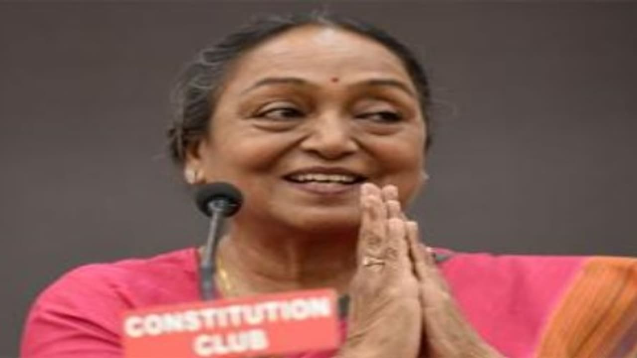 "ஜனாதிபதி தேர்தல் இரு தலித்களுக்கு இடையிலான போட்டி அல்ல" பிரசாரத்தை தொடங்கினார் மீரா குமார் "ஜனாதிபதி தேர்தல் இரு தலித்களுக்கு இடையிலான போட்டி அல்ல" பிரசாரத்தை தொடங்கினார் மீரா குமார்
