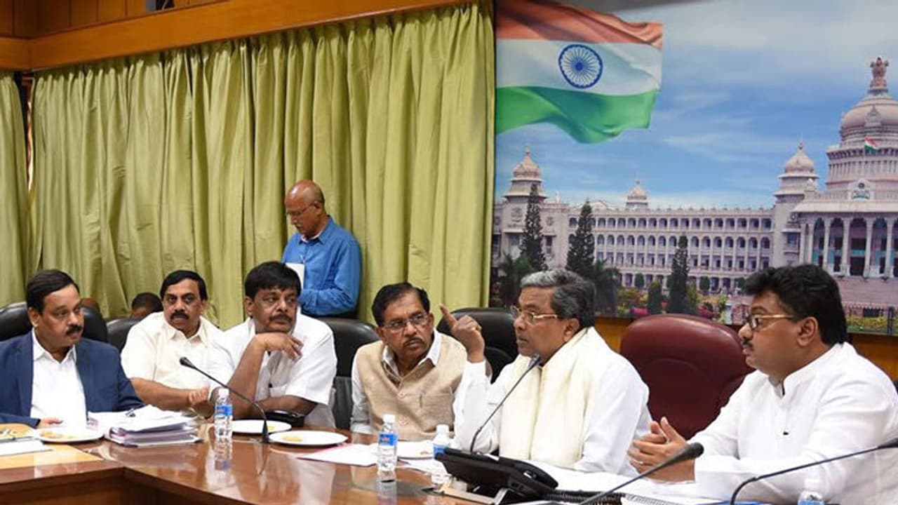 ಮಹಾದಾಯಿ: ಸರ್ವಪಕ್ಷ ಸಭೆ ಕರೆದ ಸಿಎಂ ಸಿದ್ದರಾಮಯ್ಯ ಮಹಾದಾಯಿ: ಸರ್ವಪಕ್ಷ ಸಭೆ ಕರೆದ ಸಿಎಂ ಸಿದ್ದರಾಮಯ್ಯ