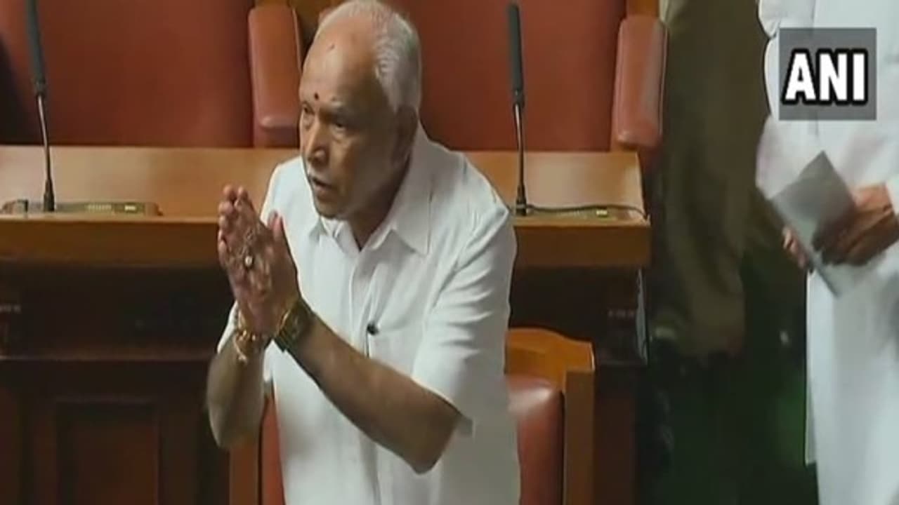 பதவியே போயிடுச்சி... தேசிய கீதம் பாடுன என்ன? பாடடாட்டி என்ன?... பாதியில் எழுந்து போன பா.ஜ.க எம்.எல்.ஏக்கள் பதவியே போயிடுச்சி... தேசிய கீதம் பாடுன என்ன? பாடடாட்டி என்ன?... பாதியில் எழுந்து போன பா.ஜ.க எம்.எல்.ஏக்கள்