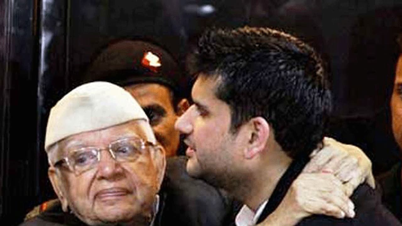 ಹಿರಿಯ ಕಾಂಗ್ರೆಸ್ ನಾಯಕ ಎನ್.ಡಿ.ತಿವಾರಿ ಬಿಜೆಪಿಗೆ ಸೇರ್ಪಡೆ ಹಿರಿಯ ಕಾಂಗ್ರೆಸ್ ನಾಯಕ ಎನ್.ಡಿ.ತಿವಾರಿ ಬಿಜೆಪಿಗೆ ಸೇರ್ಪಡೆ