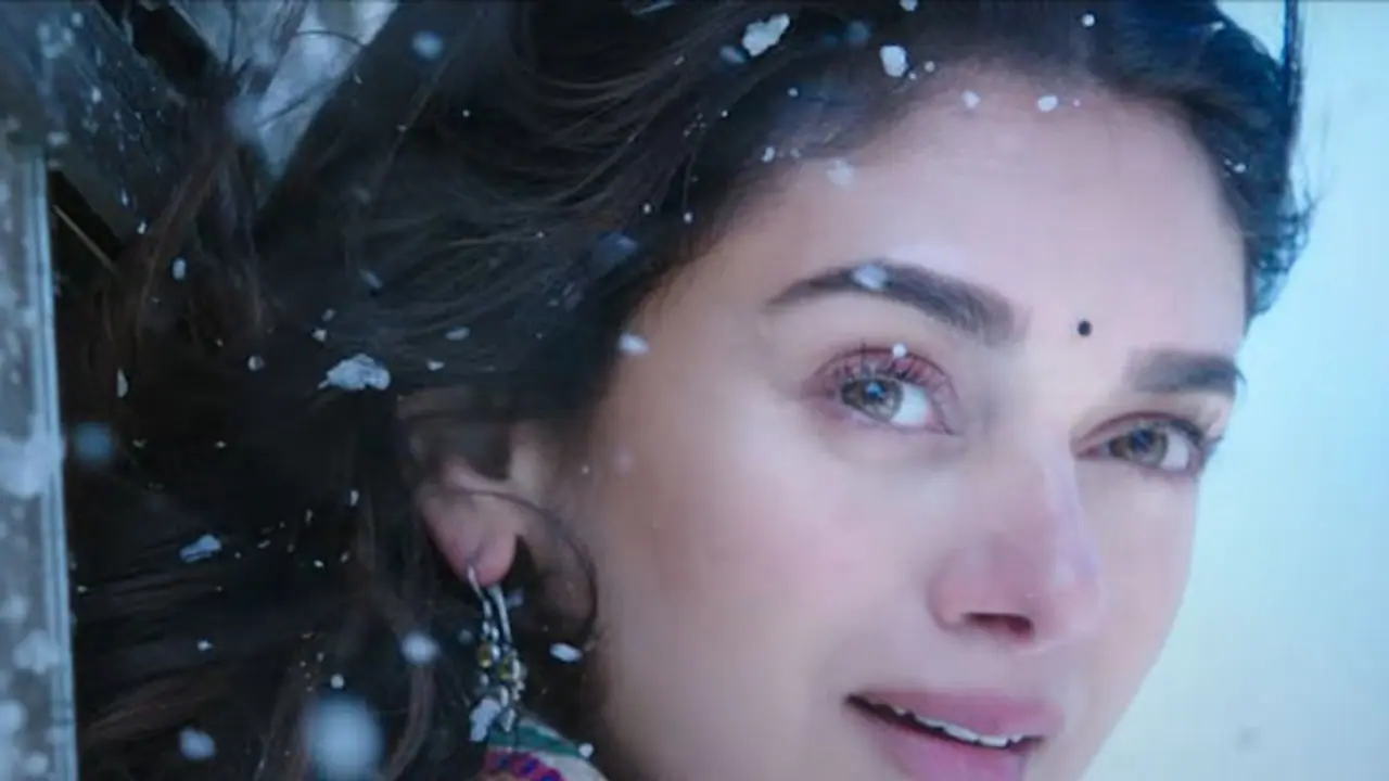 Kaatru Veliyidai's teaser will give you goosebumps