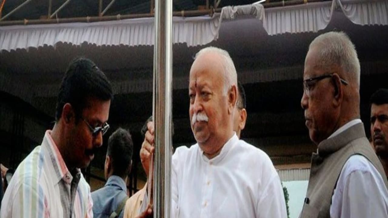 மோகன் பகவத்துக்கு எதிர்ப்பு பாலக்காடு ஆட்சியர் பணியிட மாற்றம்! மோகன் பகவத்துக்கு எதிர்ப்பு பாலக்காடு ஆட்சியர் பணியிட மாற்றம்!