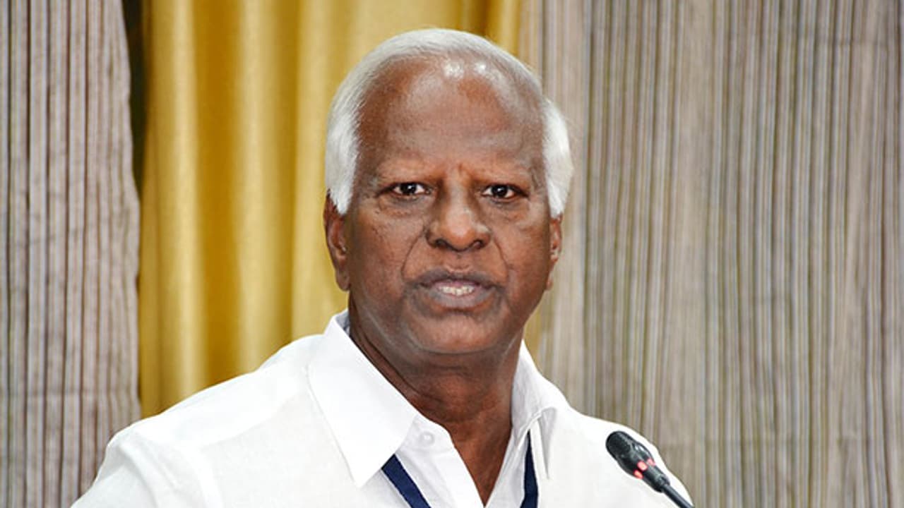 అవును నా తల్లి బీసీ, నా తండ్రి ఎస్సీయే: రాజయ్య వ్యాఖ్యలపై కడియం ఫైర్ అవును నా తల్లి బీసీ, నా తండ్రి ఎస్సీయే: రాజయ్య వ్యాఖ్యలపై కడియం ఫైర్