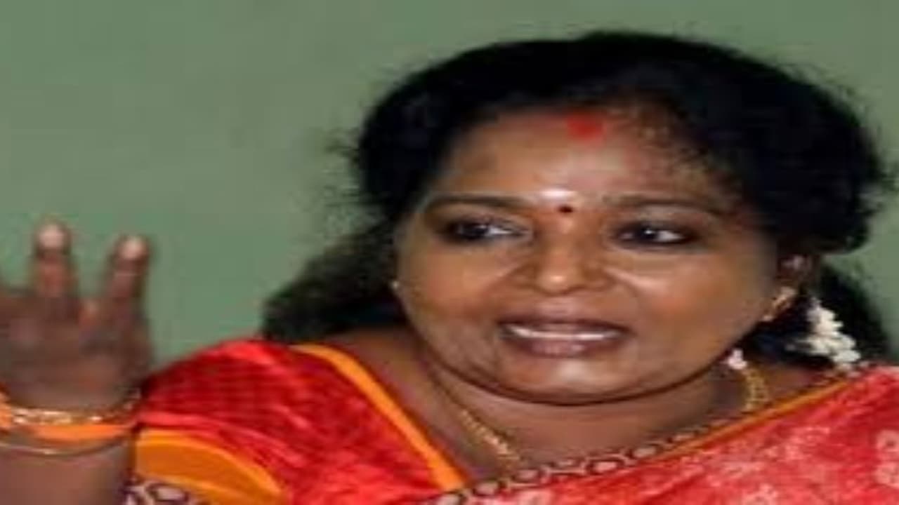 விவசாயிகள் பிரச்சனையில் அனைத்துக்கட்சிக் கூட்டத்தைக் கூட்ட திமுக வுக்கு உரிமையில்லை…தடாலடி தமிழிசை… விவசாயிகள் பிரச்சனையில் அனைத்துக்கட்சிக் கூட்டத்தைக் கூட்ட திமுக வுக்கு உரிமையில்லை…தடாலடி தமிழிசை…