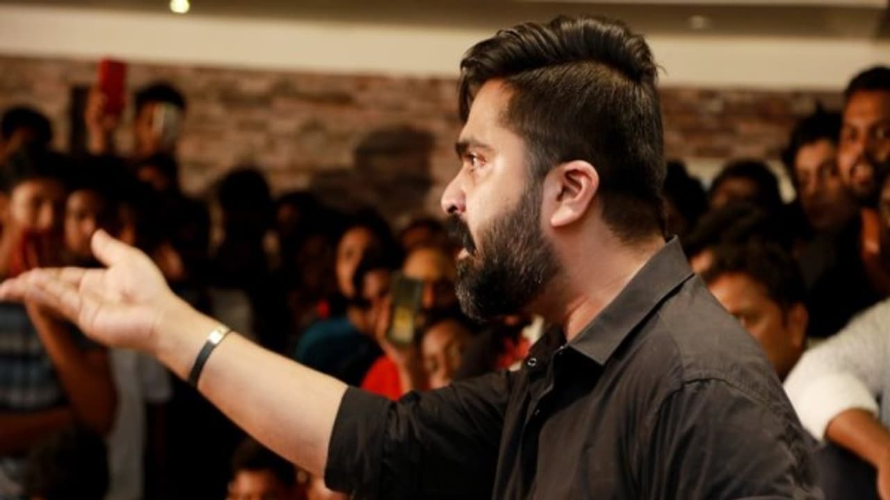 சிம்பு மனிதநேயத்துடன் செயல்படுகிறார்...! கர்நாடகாவில் பெருகும் ஆதரவு! சிம்பு மனிதநேயத்துடன் செயல்படுகிறார்...! கர்நாடகாவில் பெருகும் ஆதரவு!