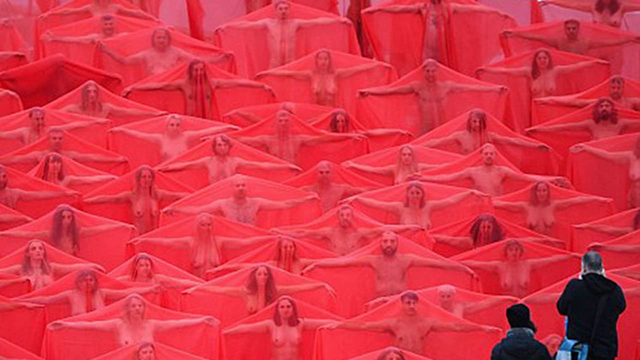 ക്യാമറയ്ക്ക് മുന്നില് നഗ്നരായി അഞ്ഞൂറുപേര്! ക്യാമറയ്ക്ക് മുന്നില് നഗ്നരായി അഞ്ഞൂറുപേര്!