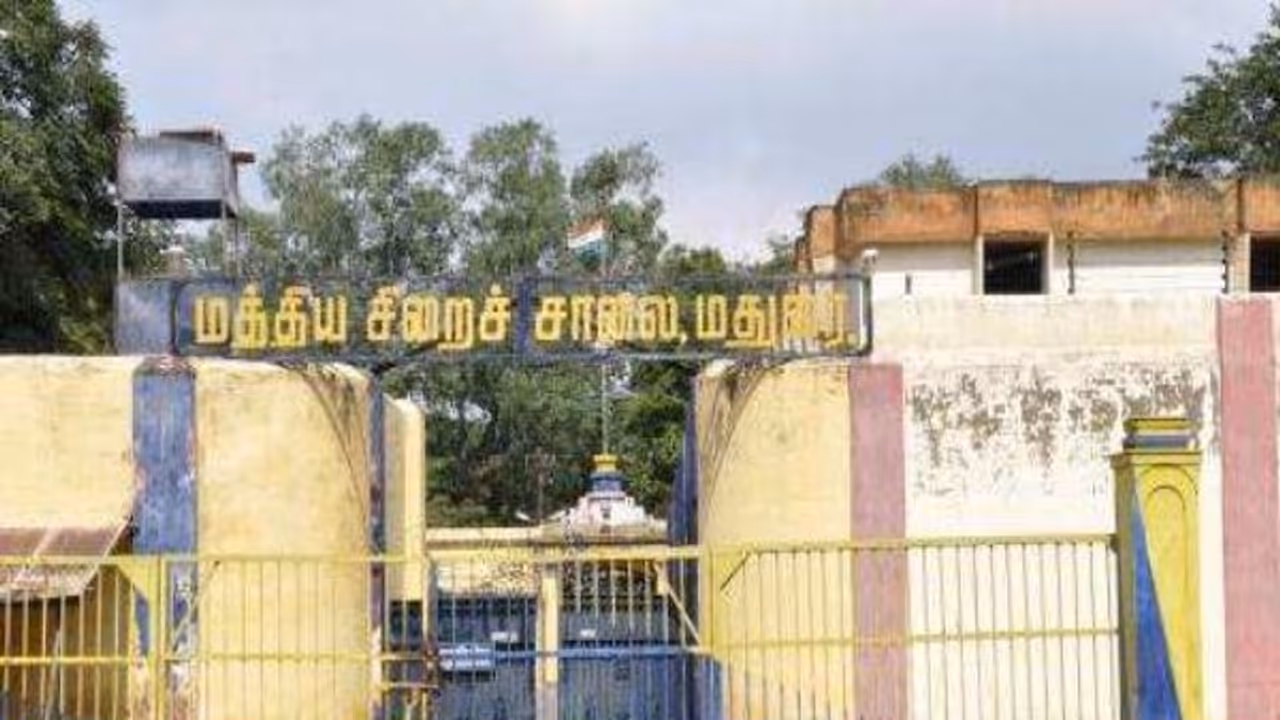 மகன் கொலை வழக்கில் சிறையில் இருந்த பிரபல எழுத்தாளர் மரணம்…. மகன் கொலை வழக்கில் சிறையில் இருந்த பிரபல எழுத்தாளர் மரணம்….