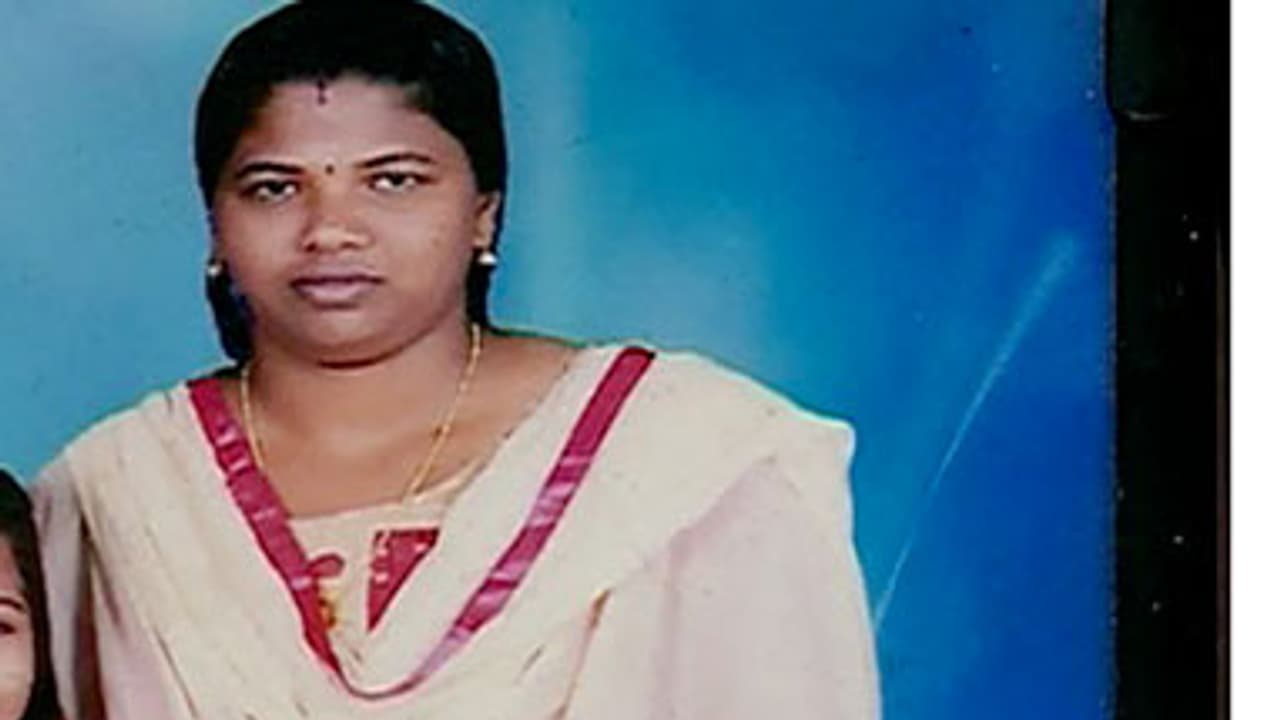 കൂട്ടമരണം: അന്വേഷണത്തോട് സഹകരിക്കാതെ സൗമ്യ, പൊലീസിനെ കുഴപ്പിച്ച് അന്വേഷണം കൂട്ടമരണം: അന്വേഷണത്തോട് സഹകരിക്കാതെ സൗമ്യ, പൊലീസിനെ കുഴപ്പിച്ച് അന്വേഷണം