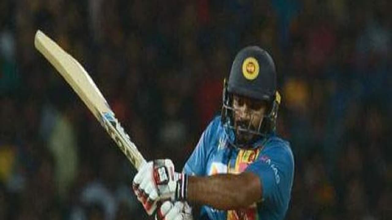 நிடாஹஸ் கோப்பை: இந்தியாவை 5 விக்கெட் வித்தியாசத்தில் வீழ்த்தியது இலங்கை... நிடாஹஸ் கோப்பை: இந்தியாவை 5 விக்கெட் வித்தியாசத்தில் வீழ்த்தியது இலங்கை...