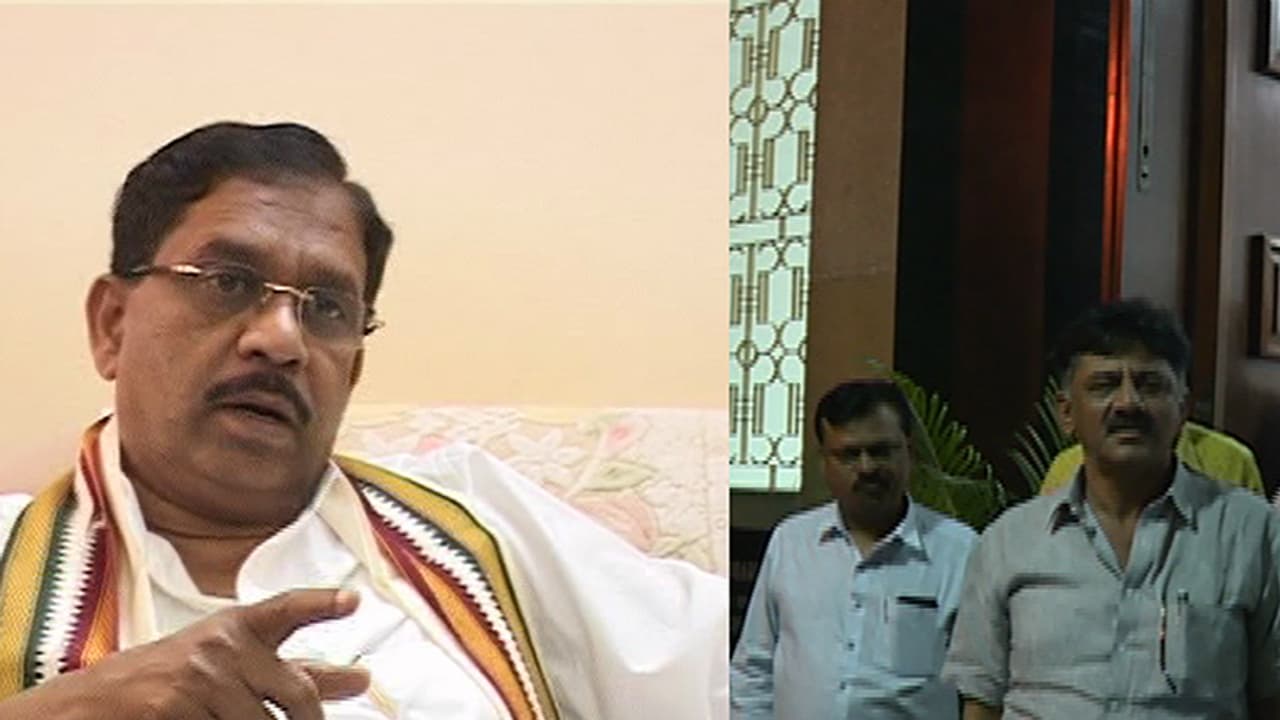 ಲಂಡನ್ ಪ್ರವಾಸದಲ್ಲಿರುವ ಪರಮೇಶ್ವರ್ ವಿರುದ್ಧ ಬೆಂಗಳೂರಿನಲ್ಲಿ ರಣತಂತ್ರ ಹೆಣೆದ ಡಿಕೆಶಿ! ಲಂಡನ್ ಪ್ರವಾಸದಲ್ಲಿರುವ ಪರಮೇಶ್ವರ್ ವಿರುದ್ಧ ಬೆಂಗಳೂರಿನಲ್ಲಿ ರಣತಂತ್ರ ಹೆಣೆದ ಡಿಕೆಶಿ!