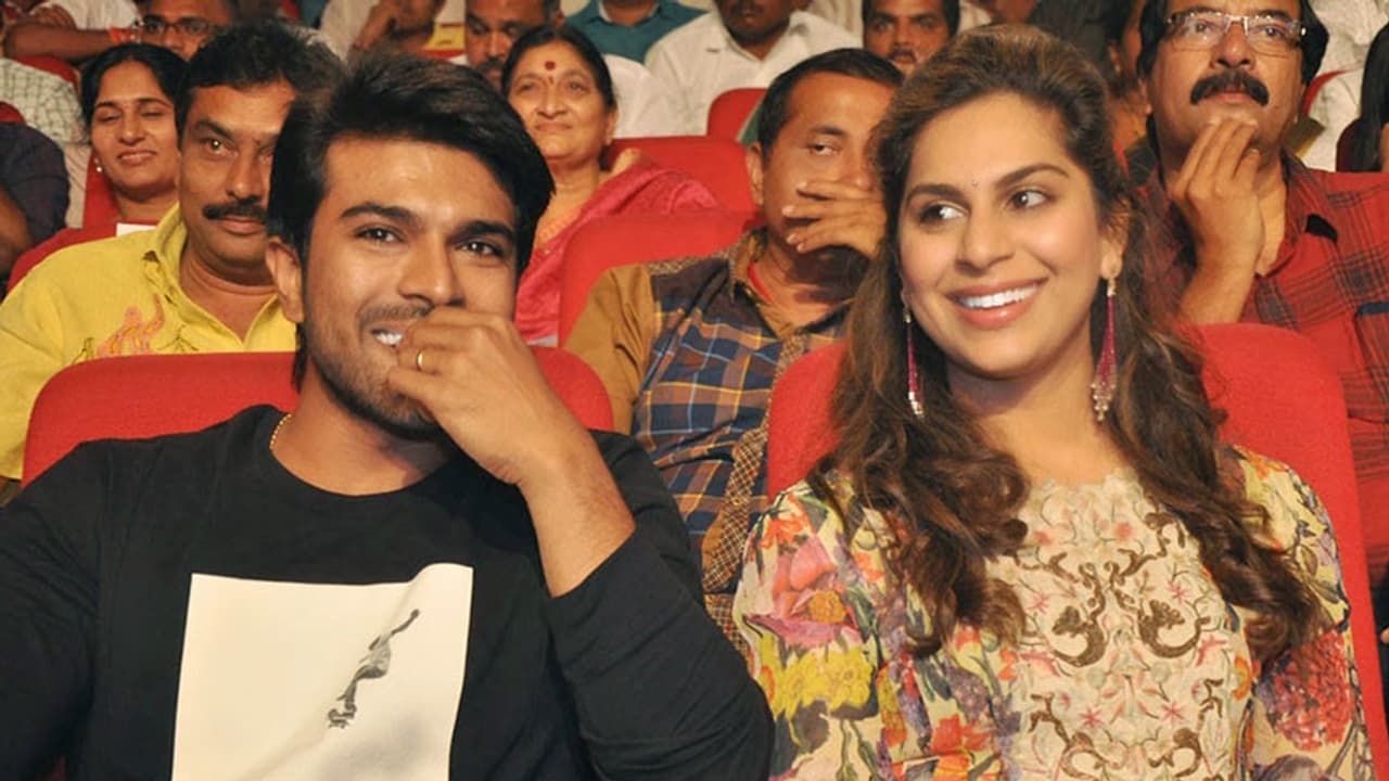 ఉపాసనపై తన ప్రేమను పబ్లిగ్గా చాటిన చెర్రీ ఉపాసనపై తన ప్రేమను పబ్లిగ్గా చాటిన చెర్రీ