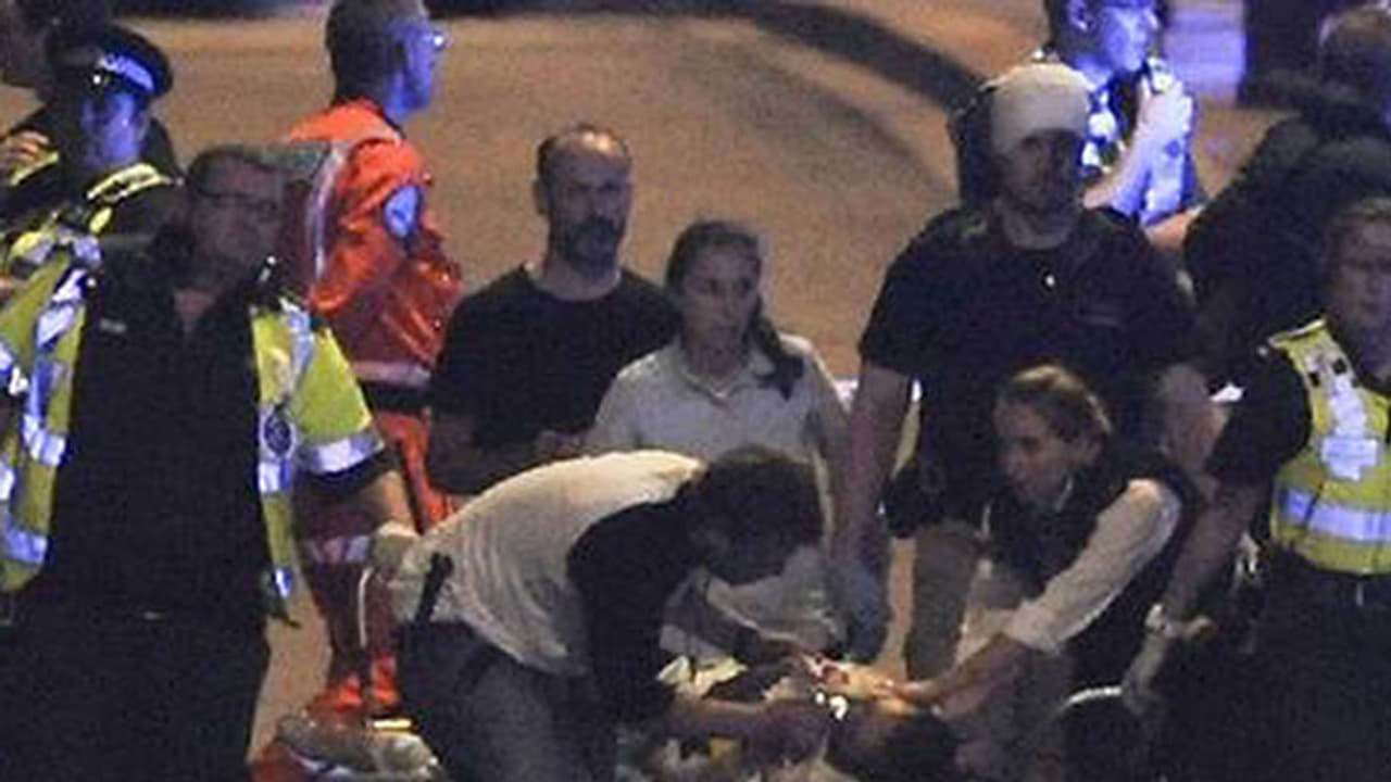 ലണ്ടനില് ആള്ക്കൂട്ടത്തിലേക്ക് വാഹനം ഇടിച്ചുകയറ്റി ഭീകരാക്രമണം; ആറ് മരണം ലണ്ടനില് ആള്ക്കൂട്ടത്തിലേക്ക് വാഹനം ഇടിച്ചുകയറ്റി ഭീകരാക്രമണം; ആറ് മരണം