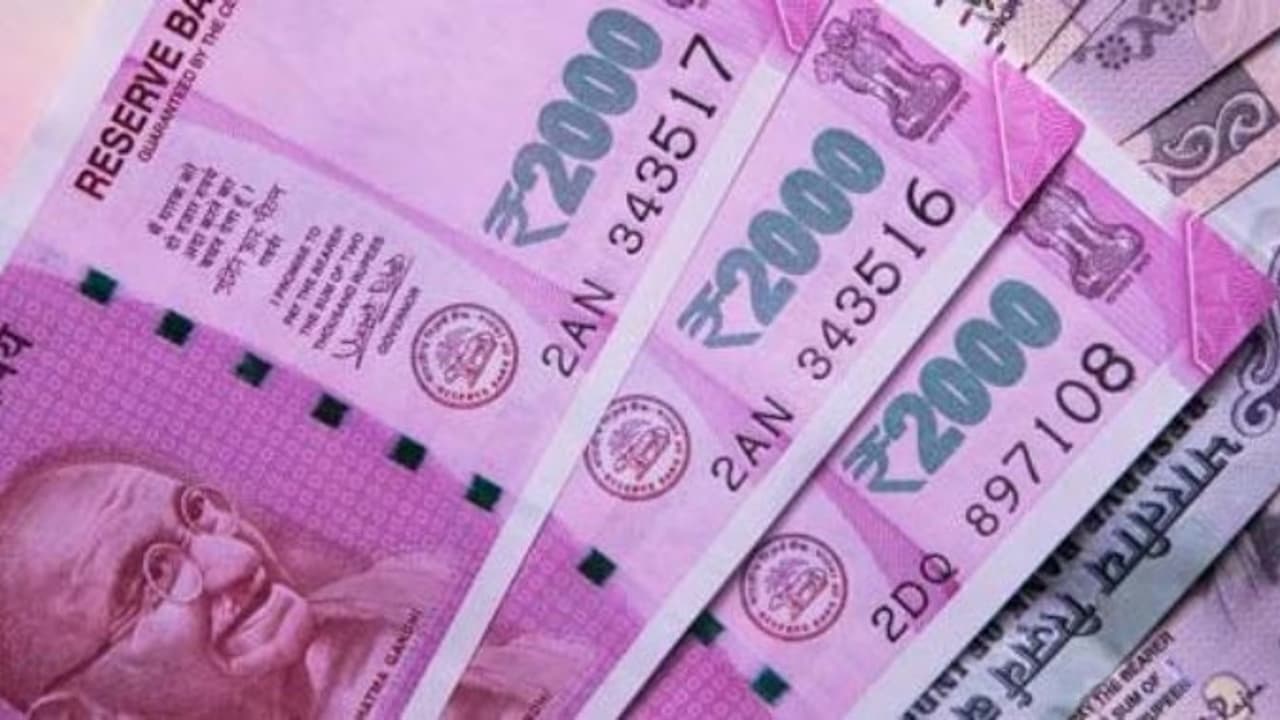 உஷார்.. ரூ.500,2000 நோட்டை 3 வருஷத்துக்கு ஒருமுறை மாத்தப் போறாங்களாம்… மத்திய அரசு திடீர் ஆலோசனை உஷார்.. ரூ.500,2000 நோட்டை 3 வருஷத்துக்கு ஒருமுறை மாத்தப் போறாங்களாம்… மத்திய அரசு திடீர் ஆலோசனை