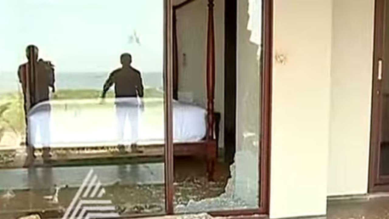 നിരാമയ റിസോർട്ട് ഡിവൈഎഫ്ഐ പ്രവർത്തകർ അടിച്ച് തകർത്തു നിരാമയ റിസോർട്ട് ഡിവൈഎഫ്ഐ പ്രവർത്തകർ അടിച്ച് തകർത്തു