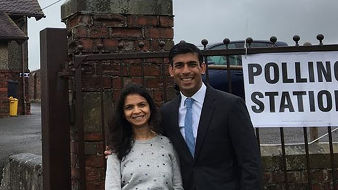 ബ്രിട്ടന് ധനമന്ത്രിയായ ഋഷി സുനക്കിനെക്കുറിച്ച് ഇന്ത്യക്കാര് ഗൂഗിളില് തിരഞ്ഞത് എന്ത്; റിപ്പോര്ട്ട് ബ്രിട്ടന് ധനമന്ത്രിയായ ഋഷി സുനക്കിനെക്കുറിച്ച് ഇന്ത്യക്കാര് ഗൂഗിളില് തിരഞ്ഞത് എന്ത്; റിപ്പോര്ട്ട്