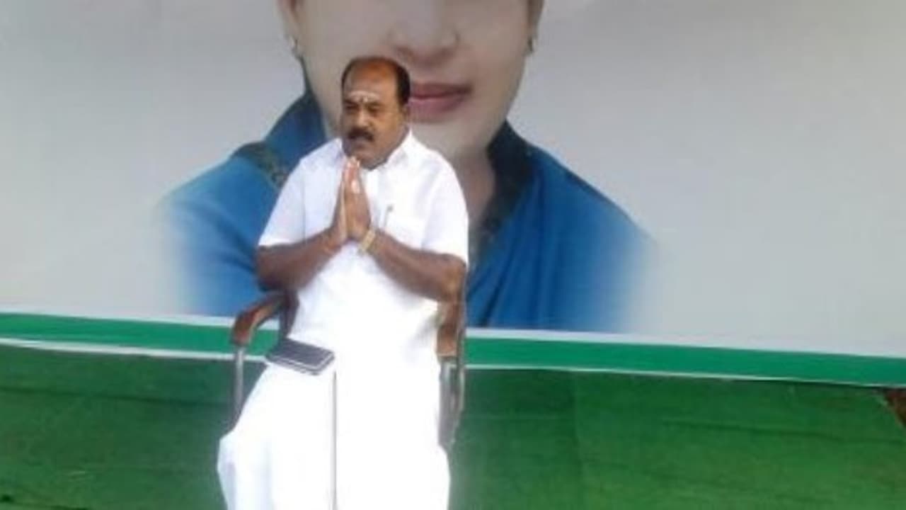 முடிவுக்கு வந்தது திருப்பூர் எம்எல்ஏ குணசேகரனின் அரசியல் ஸ்டன்ட் உண்ணாவிரதம் வாபஸ் முடிவுக்கு வந்தது திருப்பூர் எம்எல்ஏ குணசேகரனின் அரசியல் ஸ்டன்ட் உண்ணாவிரதம் வாபஸ்