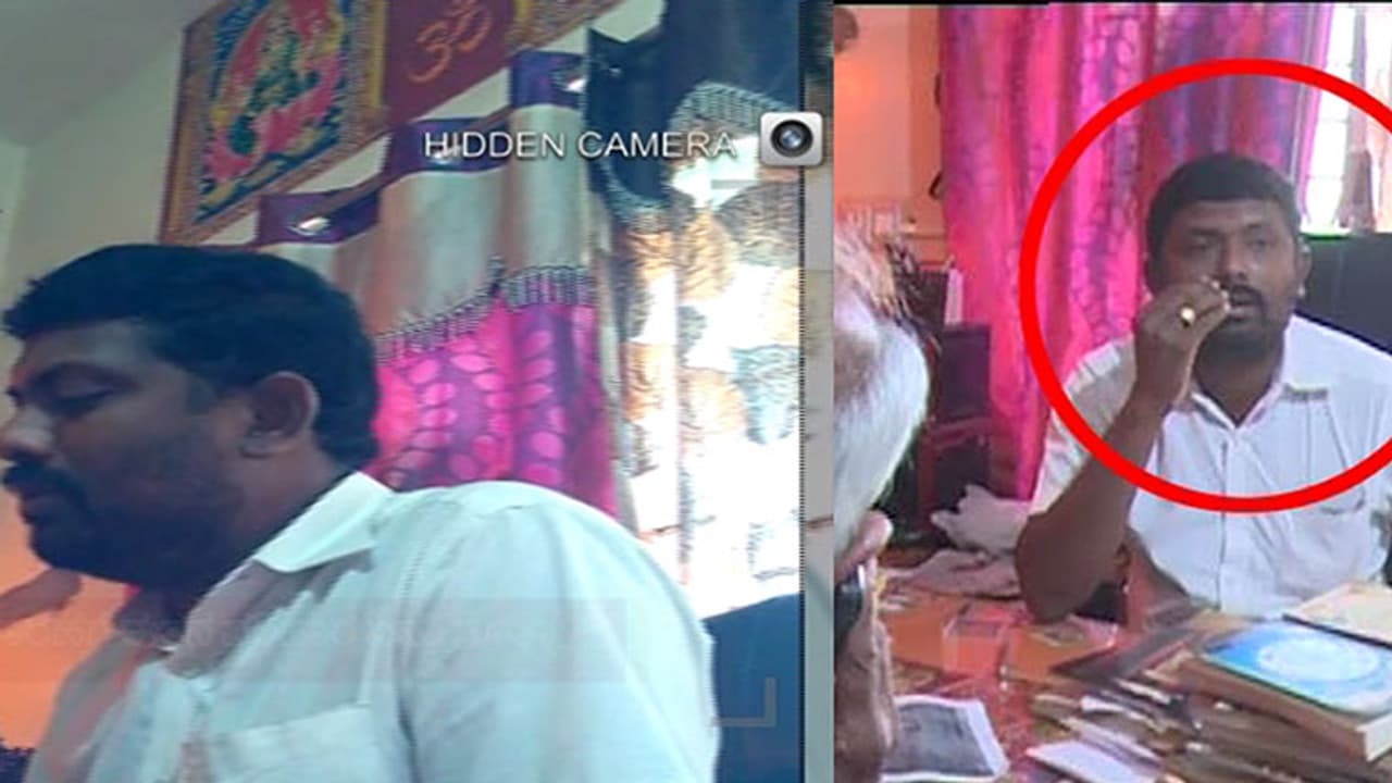 ಮಕ್ಕಳಾಗದವರಿಗೆ ಮಕ್ಕಳು ಕೊಡಿಸ್ತಾನಂತೆ: ಕಪಟಿ ಜ್ಯೋತಿಷಿಯ 'ಭವಿಷ್ಯ' ಏರುಪೇರು! ಮಕ್ಕಳಾಗದವರಿಗೆ ಮಕ್ಕಳು ಕೊಡಿಸ್ತಾನಂತೆ: ಕಪಟಿ ಜ್ಯೋತಿಷಿಯ 'ಭವಿಷ್ಯ' ಏರುಪೇರು!