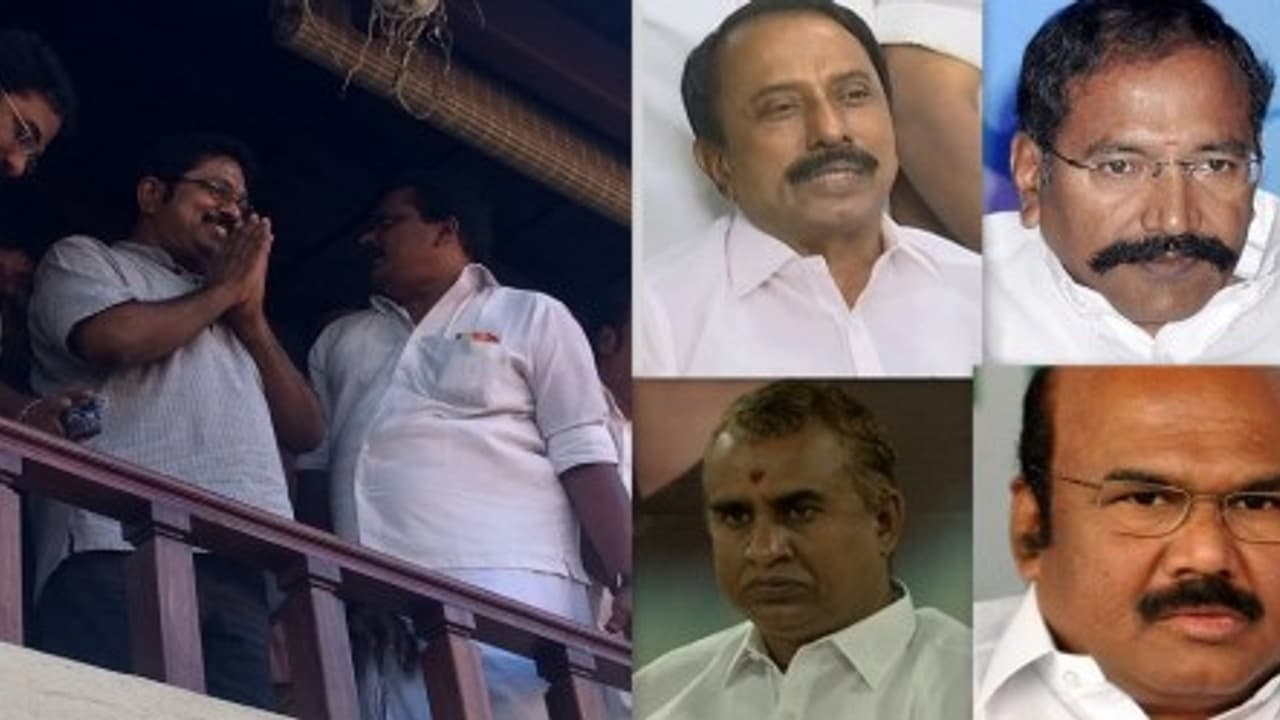 தினகரனை புறக்கணிக்க அமைச்சர்கள் முடிவு... அடுத்த கட்ட நடவடிக்கை குறித்து தொடர்ந்து ஆலோசனை! தினகரனை புறக்கணிக்க அமைச்சர்கள் முடிவு... அடுத்த கட்ட நடவடிக்கை குறித்து தொடர்ந்து ஆலோசனை!