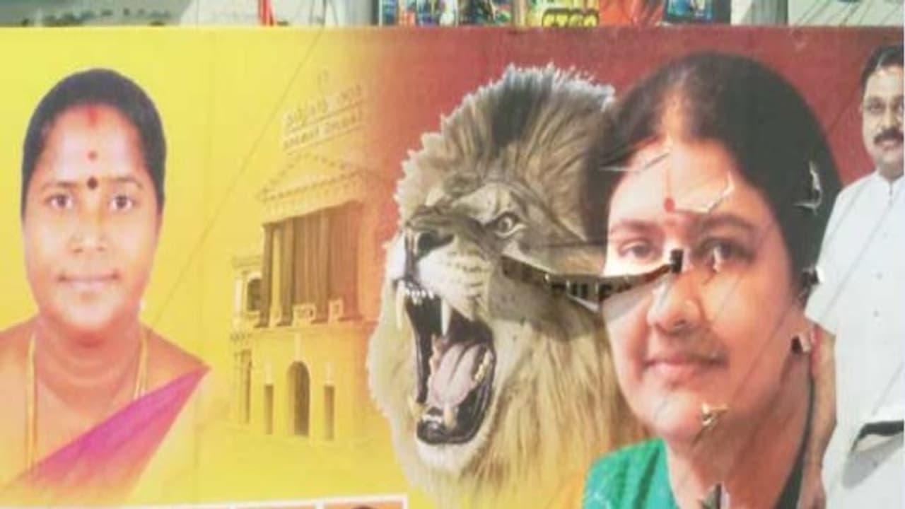 டிடிவி பதவி வழங்கியதற்கு எதிர்ப்பு நள்ளிரவில் பேனர் கிழிப்பு!! டிடிவி பதவி வழங்கியதற்கு எதிர்ப்பு நள்ளிரவில் பேனர் கிழிப்பு!!