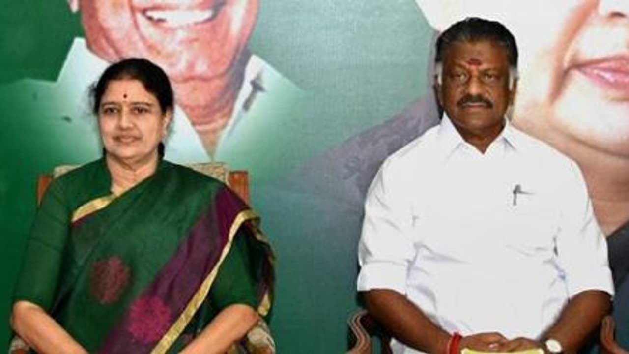 பிரிந்து இருப்பது நல்லதல்ல... சசிகலா குறித்து ஓ.பி.எஸ் கவலை..! பிரிந்து இருப்பது நல்லதல்ல... சசிகலா குறித்து ஓ.பி.எஸ் கவலை..!