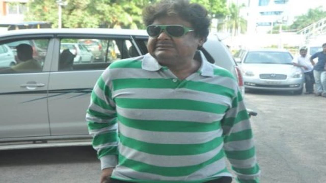 பணத்தை வாங்கிக் கொண்டு சான்றிதழ் தருவதற்கு பிச்சை எடுக்கலாம் – சென்சார் போர்டை புரட்டி எடுத்த மன்சூர் அலிகான்…