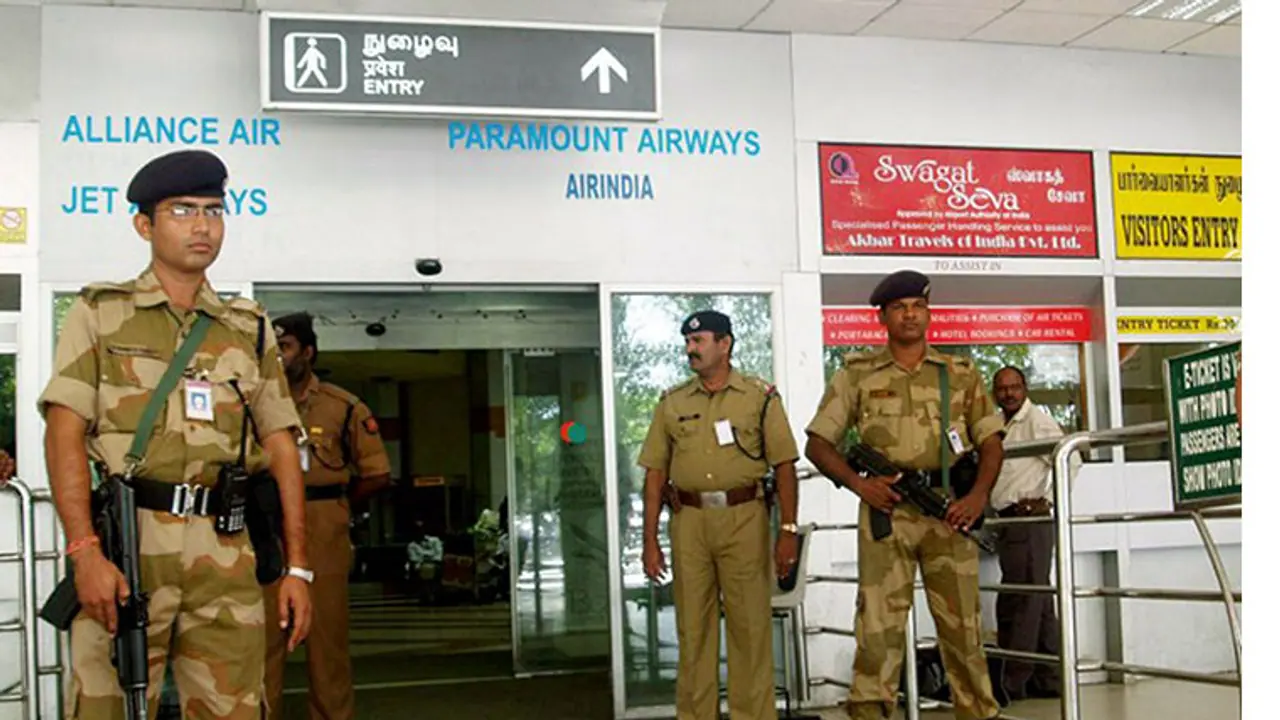 சென்னை பன்னாட்டு விமான நிலையத்தில் பரபரப்பு.. கட்டுக்கட்டாக வெளிநாட்டு பணம் பறிமுதல்.. இளம் பெண் கைது. சென்னை பன்னாட்டு விமான நிலையத்தில் பரபரப்பு.. கட்டுக்கட்டாக வெளிநாட்டு பணம் பறிமுதல்.. இளம் பெண் கைது.