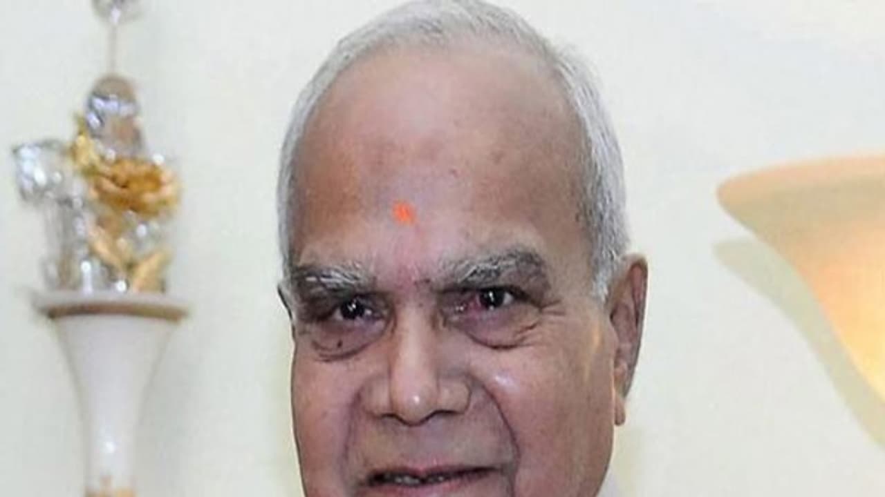 ஆளுநருக்கு எதிராக திமுக கருப்புக்கொடி... விருதுநகரில் பரபரப்பு... கைது... ஆளுநருக்கு எதிராக திமுக கருப்புக்கொடி... விருதுநகரில் பரபரப்பு... கைது...