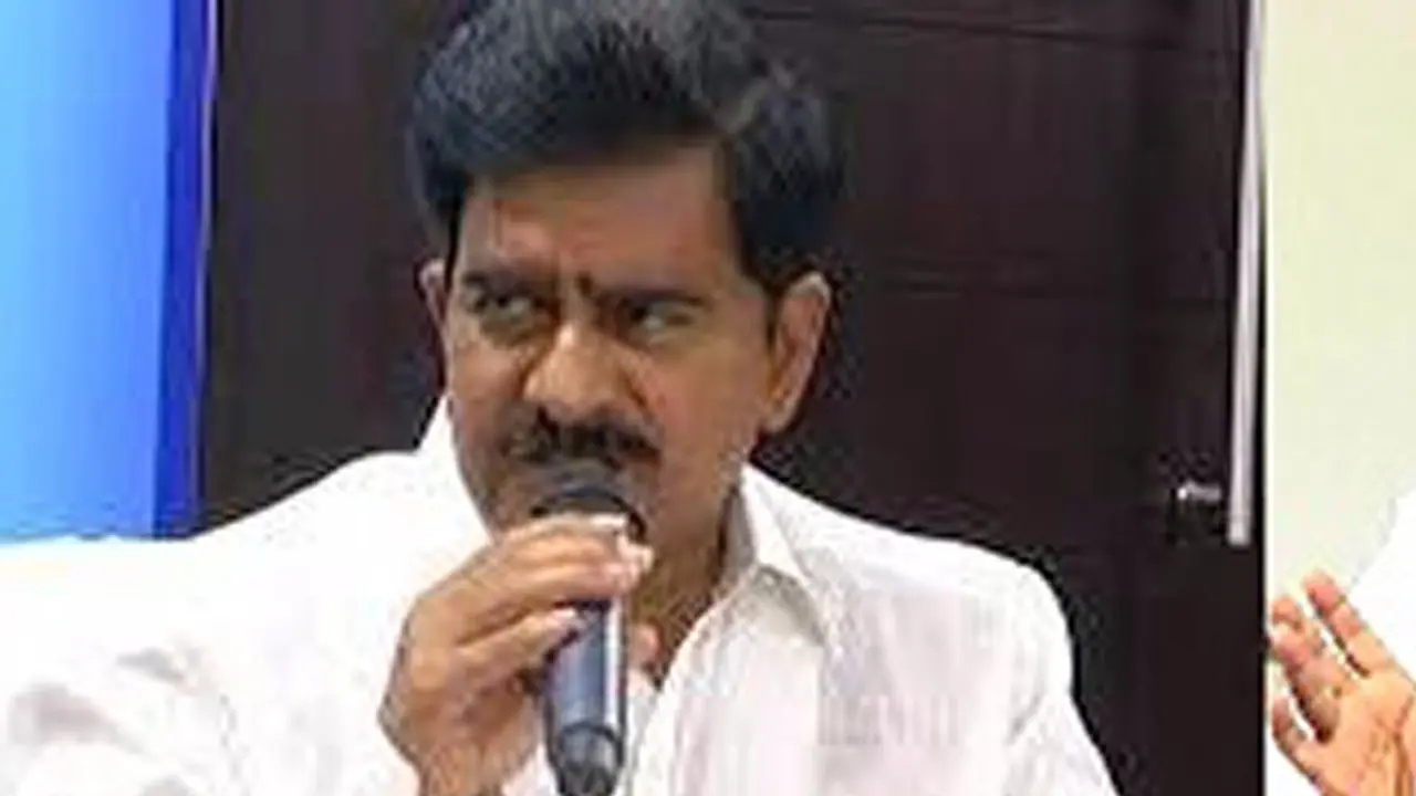 ఆ...బోట్లన్నీ మంత్రుల బినామీలవేనా ?