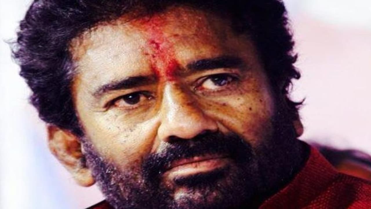 செருப்பால் அடித்த எம்.பி.க்கு வக்காளத்து வாங்கும் சிவசேனா ; மஹராஷ்டிராவில் இன்று முழு அடைப்பு செருப்பால் அடித்த எம்.பி.க்கு வக்காளத்து வாங்கும் சிவசேனா ; மஹராஷ்டிராவில் இன்று முழு அடைப்பு