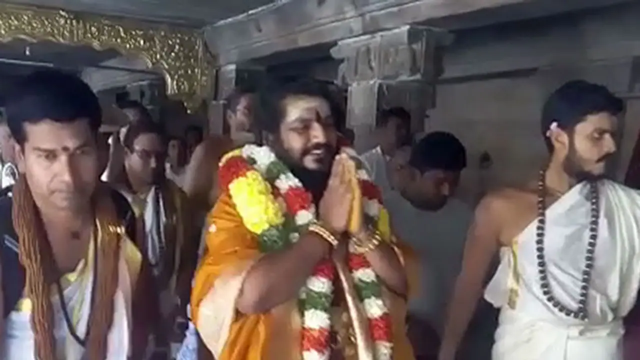 Nityananda Swami kidnapped Kanchi Seer? Nityananda Swami kidnapped Kanchi Seer?