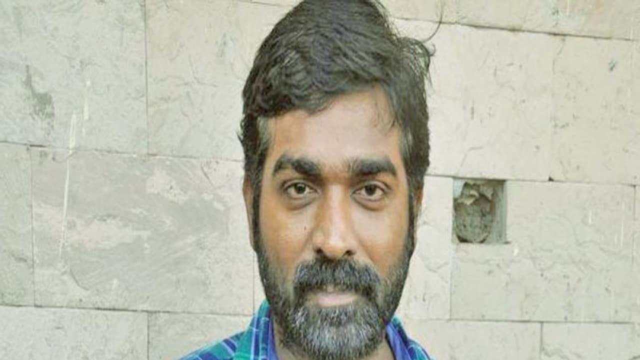 நடிகன எவனும் சீண்ட மாட்டான்...! நக்கிட்டுத்தான் போகணும்...! ஆவேசமாக பேசிய விஜய் சேதுபதி நடிகன எவனும் சீண்ட மாட்டான்...! நக்கிட்டுத்தான் போகணும்...! ஆவேசமாக பேசிய விஜய் சேதுபதி