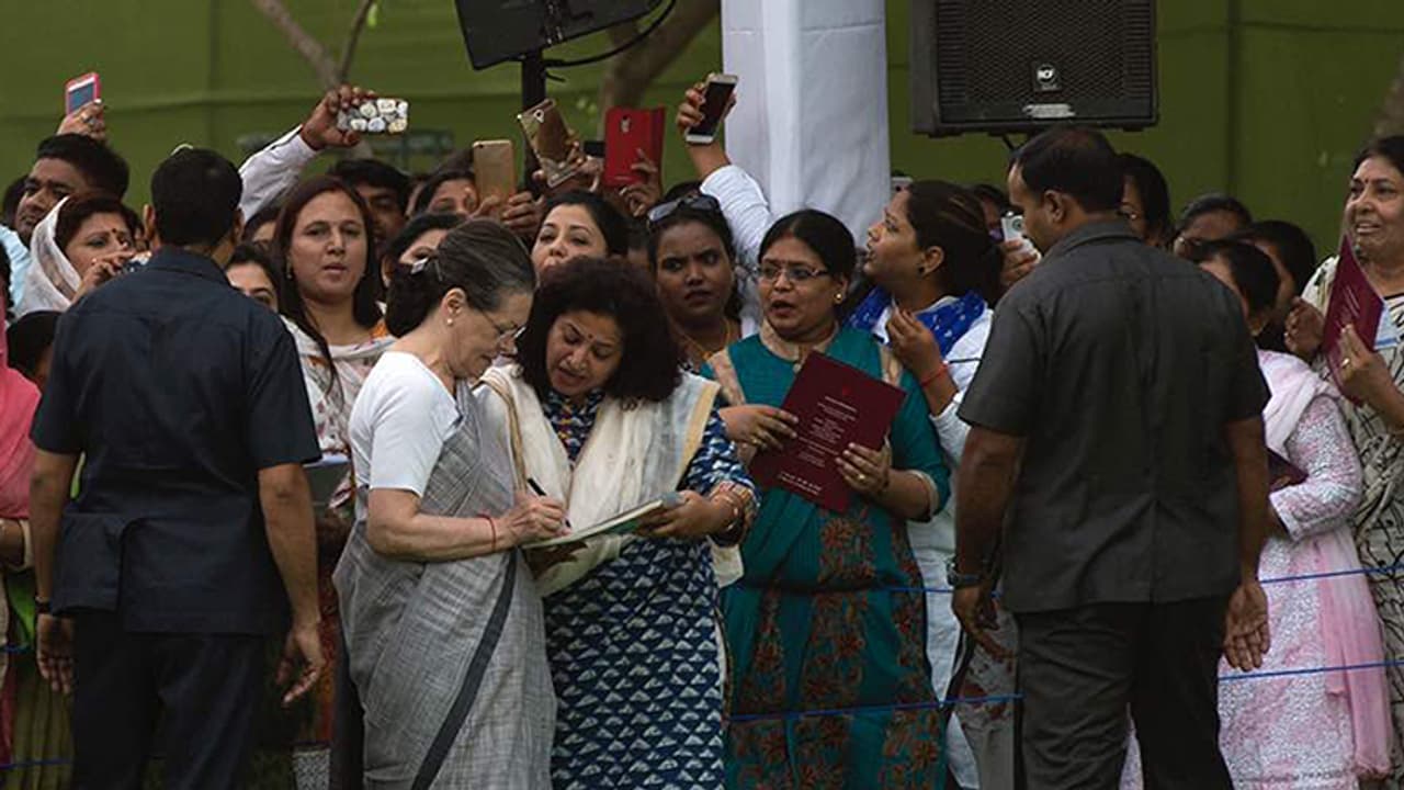 ಮಹಿಳಾ ಮೀಸಲಾತಿ ಆಗ್ರಹಿಸಿ ಕಾಂಗ್ರೆಸ್’ನಿಂದ ಸಹಿ ಸಂಗ್ರಹ ಅಭಿಯಾನ ಮಹಿಳಾ ಮೀಸಲಾತಿ ಆಗ್ರಹಿಸಿ ಕಾಂಗ್ರೆಸ್’ನಿಂದ ಸಹಿ ಸಂಗ್ರಹ ಅಭಿಯಾನ