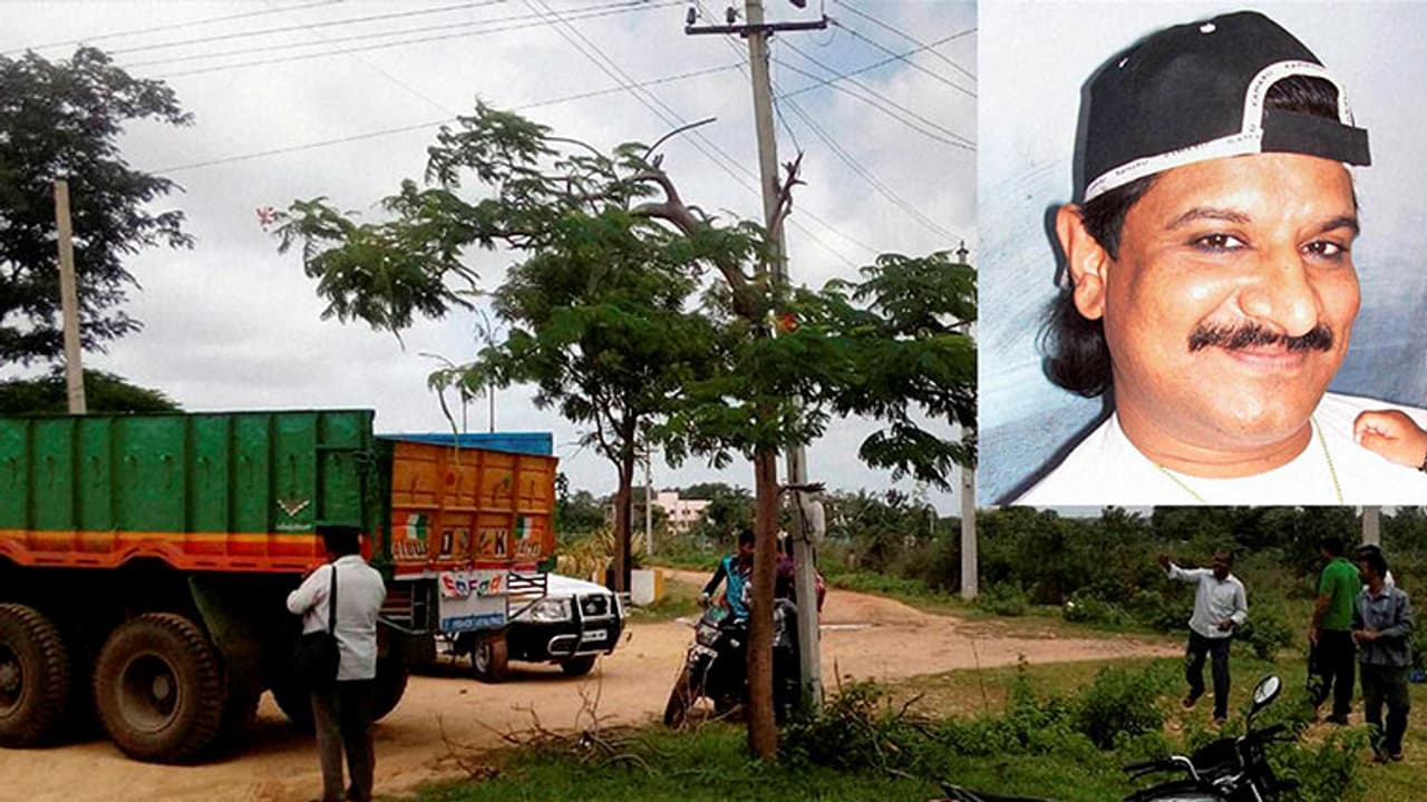 గ్యాంగ్స్టర్ నయీం అనుచరుడు శేషన్నకు ఆయుధాలెక్కడివి?: కాల్ డేటాపై పోలీసుల ఆరా గ్యాంగ్స్టర్ నయీం అనుచరుడు శేషన్నకు ఆయుధాలెక్కడివి?: కాల్ డేటాపై పోలీసుల ఆరా