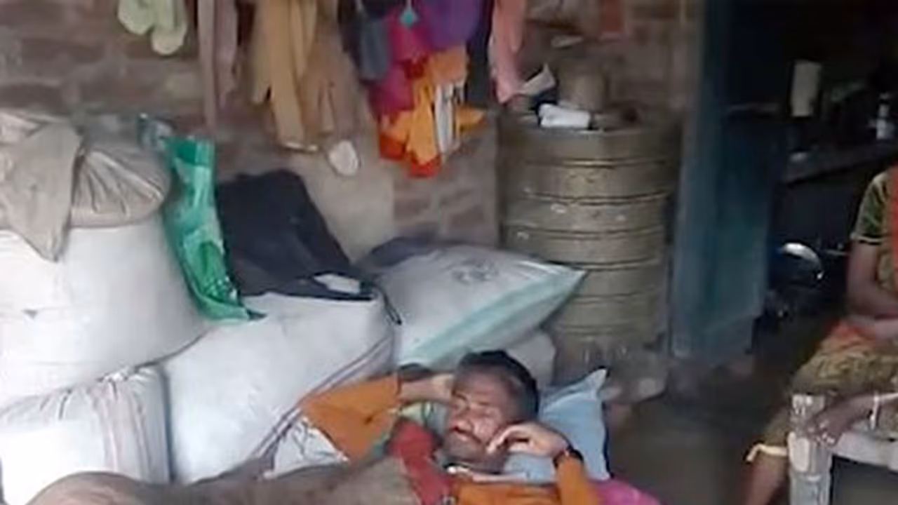 (VIDEO) ಹೆಂಡತಿ 10 ವರ್ಷ ಲೈಂಗಿಕ ಕ್ರಿಯೆ ನಿರಾಕರಿಸಿದ್ದಕ್ಕೆ ಗಂಡ ಕೈಗೊಂಡ ಬೆಚ್ಚಿಬೀಳಿಸುವ ನಿರ್ಧಾರ (VIDEO) ಹೆಂಡತಿ 10 ವರ್ಷ ಲೈಂಗಿಕ ಕ್ರಿಯೆ ನಿರಾಕರಿಸಿದ್ದಕ್ಕೆ ಗಂಡ ಕೈಗೊಂಡ ಬೆಚ್ಚಿಬೀಳಿಸುವ ನಿರ್ಧಾರ