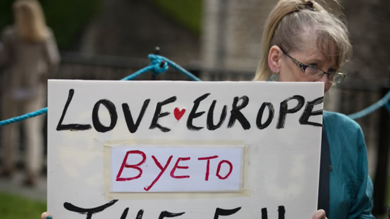 'బ్రెగ్జిట్' లొల్లి.. అసలు ఇదేంటి? దీని పరిణామాలేంటి? 'బ్రెగ్జిట్' లొల్లి.. అసలు ఇదేంటి? దీని పరిణామాలేంటి?