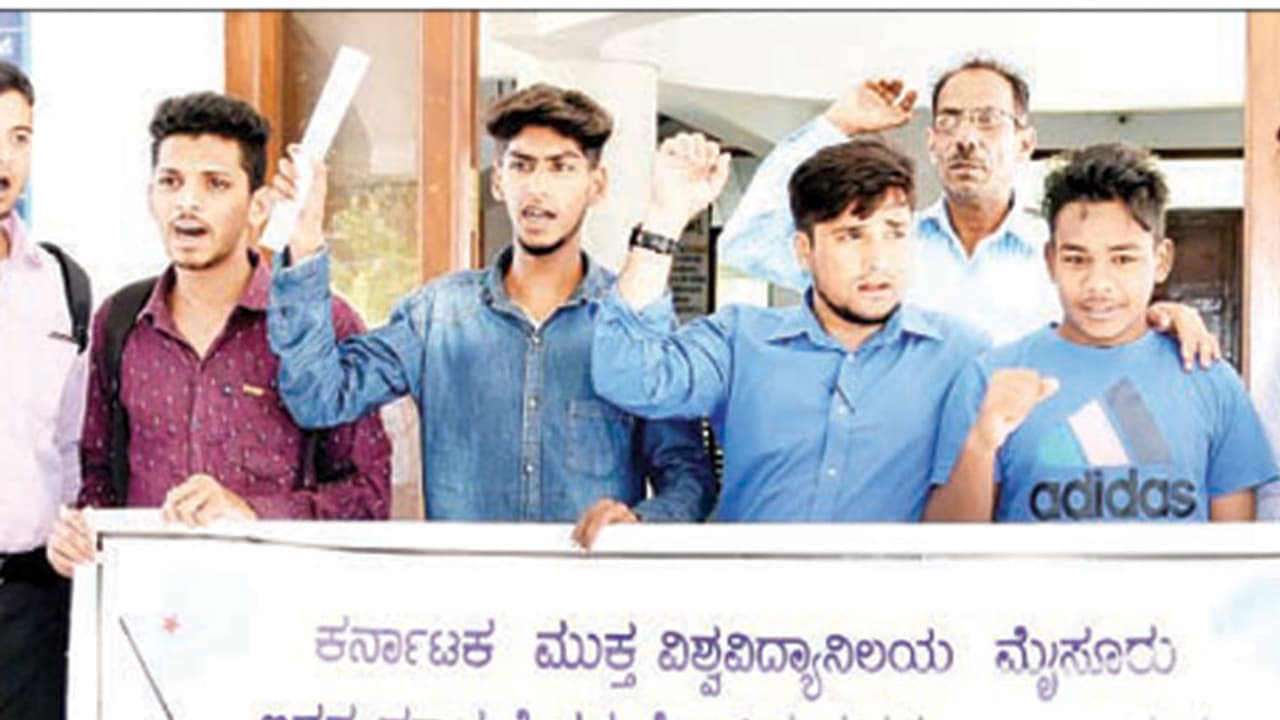 ಕೆಎಸ್'ಓಯು ಮಾನ್ಯತೆಗೆ ಆಗ್ರಹ ಕೆಎಸ್'ಓಯು ಮಾನ್ಯತೆಗೆ ಆಗ್ರಹ