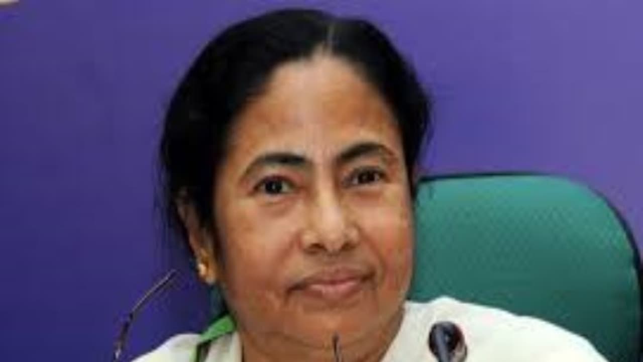 தேசப்பற்றை ஊட்டுமாறு சுதந்திரதினம் கொண்டாடுங்கள்… மாநில அரசுகளுக்கு மத்திய அரசு உத்தரவு; முதல்வர் மம்தா பானர்ஜி எதிர்ப்பு.... தேசப்பற்றை ஊட்டுமாறு சுதந்திரதினம் கொண்டாடுங்கள்… மாநில அரசுகளுக்கு மத்திய அரசு உத்தரவு; முதல்வர் மம்தா பானர்ஜி எதிர்ப்பு....