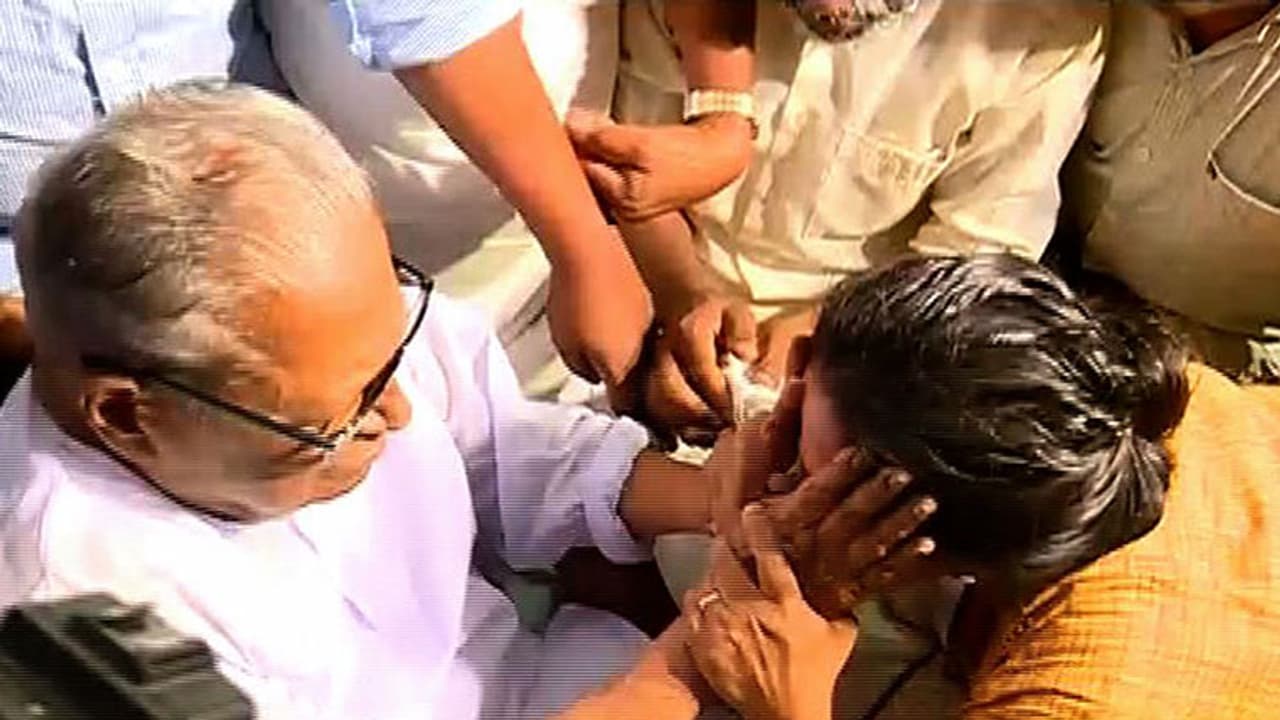 Jishnu's family unrelenting; trouble mounting for Pinarayi Vijayan govt.