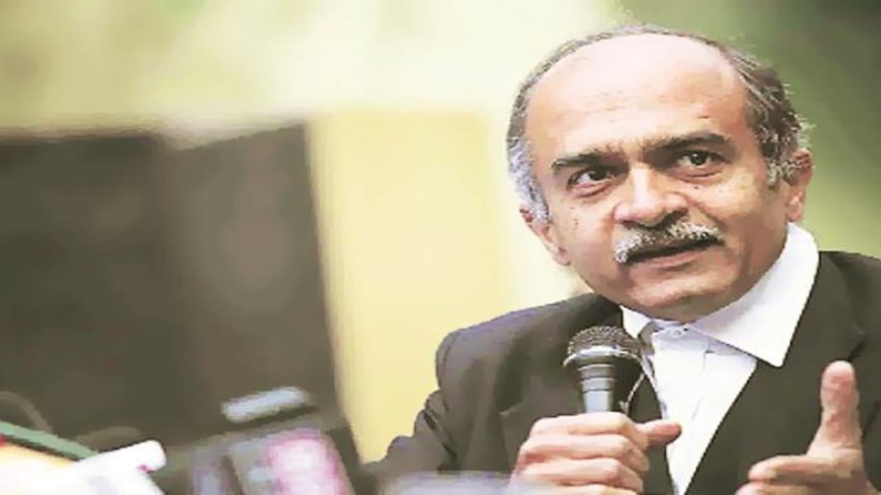 ‘ஆன்ட்டி ரோமியோ’ வேண்டாம்: ‘ஆன்ட்டி கிருஷ்ணா’ என கூப்பிடத்தயாரா? பிரசாந்த் பூஷன் கருத்தால் வெடித்தது சர்ச்சை ‘ஆன்ட்டி ரோமியோ’ வேண்டாம்: ‘ஆன்ட்டி கிருஷ்ணா’ என கூப்பிடத்தயாரா? பிரசாந்த் பூஷன் கருத்தால் வெடித்தது சர்ச்சை