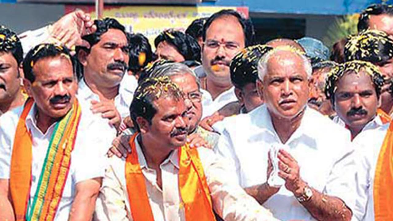 ಒಂದೂವರೆ ವರ್ಷದ ಮೊದಲೇ ತನ್ನ ಸಿಎಂ ಅಭ್ಯರ್ಥಿಯನ್ನು ಪರೋಕ್ಷವಾಗಿ ಘೋಷಿಸಿಕೊಂಡ ಬಿಜೆಪಿ! ಒಂದೂವರೆ ವರ್ಷದ ಮೊದಲೇ ತನ್ನ ಸಿಎಂ ಅಭ್ಯರ್ಥಿಯನ್ನು ಪರೋಕ್ಷವಾಗಿ ಘೋಷಿಸಿಕೊಂಡ ಬಿಜೆಪಿ!