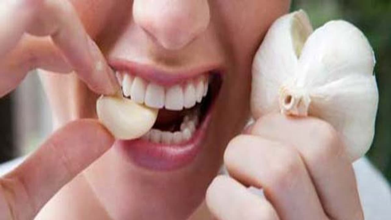 இரத்தத்தில் உள்ள கெட்ட கொழுப்பை குறைப்பதற்கு பூண்டு ஒரு சிறந்த மருந்து... இரத்தத்தில் உள்ள கெட்ட கொழுப்பை குறைப்பதற்கு பூண்டு ஒரு சிறந்த மருந்து...