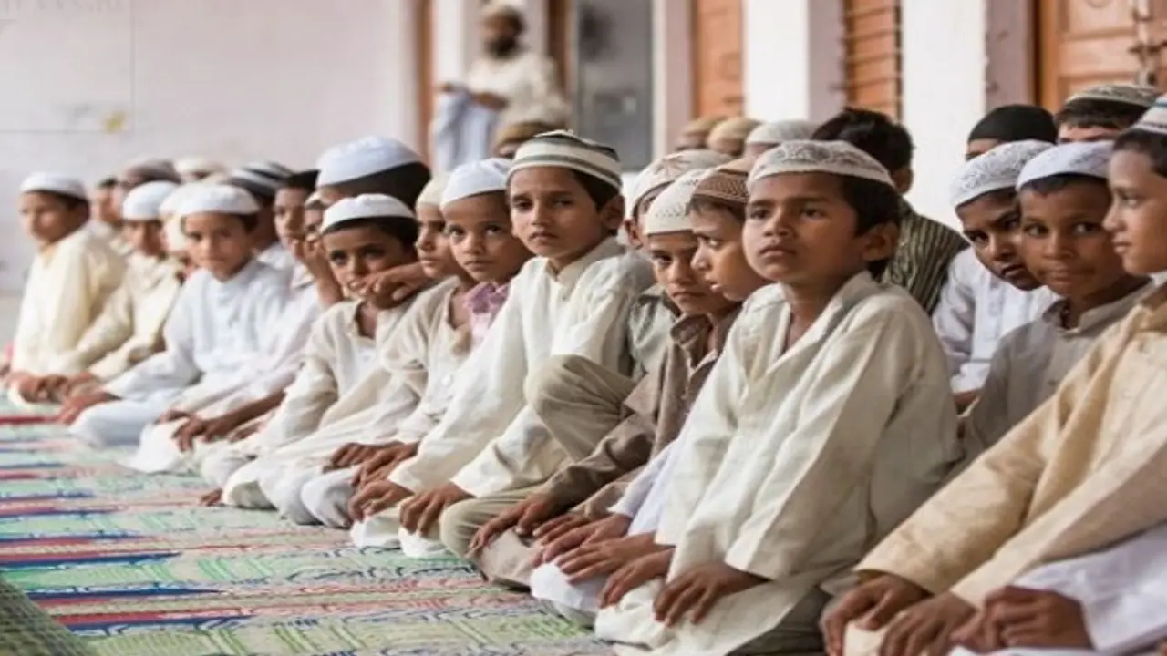 রাজ্যের প্রতিটি মাদ্রাসায় গাইতে হবে জাতীয় সঙ্গীত, কড়া নিয়ম জারি মুখ্যমন্ত্রীর রাজ্যের প্রতিটি মাদ্রাসায় গাইতে হবে জাতীয় সঙ্গীত, কড়া নিয়ম জারি মুখ্যমন্ত্রীর