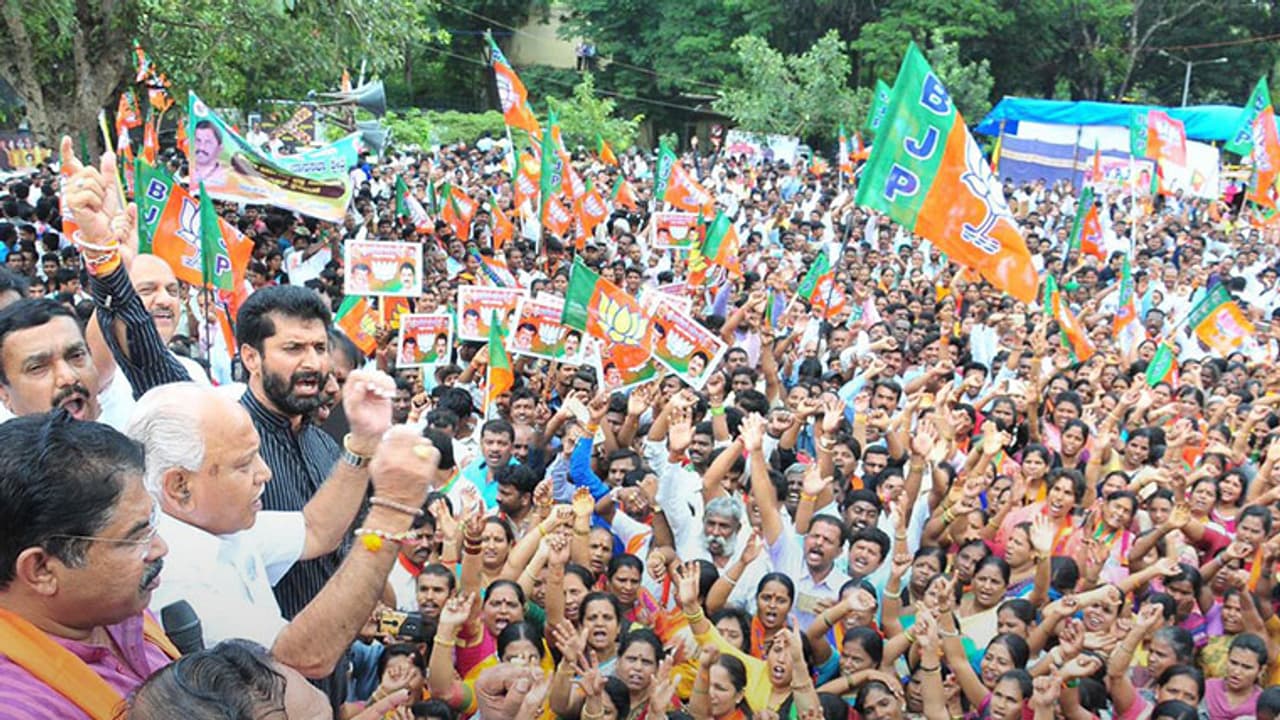 ಹಿಂದೂಪರ ಕಾರ್ಯಕರ್ತರ ಹತ್ಯೆ ಖಂಡಿಸಿ ಇಂದು ಬಿಜೆಪಿ ಪ್ರತಿಭಟನೆ ಹಿಂದೂಪರ ಕಾರ್ಯಕರ್ತರ ಹತ್ಯೆ ಖಂಡಿಸಿ ಇಂದು ಬಿಜೆಪಿ ಪ್ರತಿಭಟನೆ