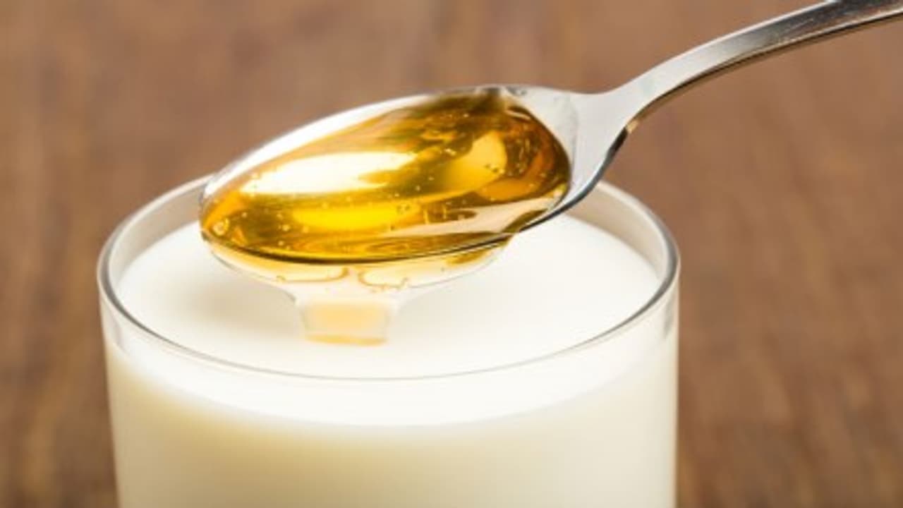 தேனை இந்த உணவுகளுடன் சேர்த்து சாப்பிட்டால் உங்கள் உடலில் நடக்கும் அற்புதங்கள்If you eat honey with these foods, then the miracles happening in your body ...… தேனை இந்த உணவுகளுடன் சேர்த்து சாப்பிட்டால் உங்கள் உடலில் நடக்கும் அற்புதங்கள்If you eat honey with these foods, then the miracles happening in your body ...…